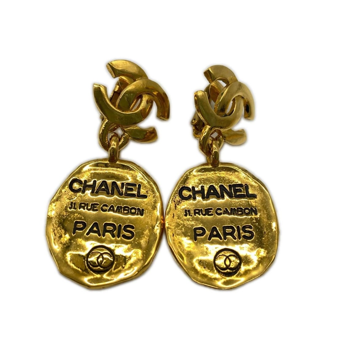 CHANEL Coco Mark Cambon Plate Earrings, Gold GP, Women's: --- Catalog ---Category: SizeSize (HxWxD): 45.00mm x 20.00mm / 1.77'' x 0.79''Category: DesignType: Clip earringsColor: GoldGender: WomenMaterial: Gold platingCategory: GeneralBrand: Chanel--- Item Li