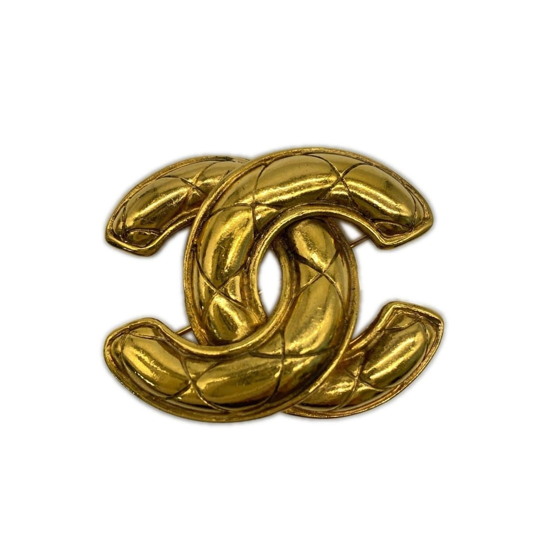 CHANEL Coco Mark Matelassé 1142 Brooch Gold GP Women's: --- Catalog ---Category: SizeSize (HxWxD): 40cm x 45cm / 15.74'' x 17.71''Category: DesignType: BroochColor: GoldGender: WomenMaterial: Gold platingCategory: GeneralLine: MatelasseBrand: Chanel--- Ite