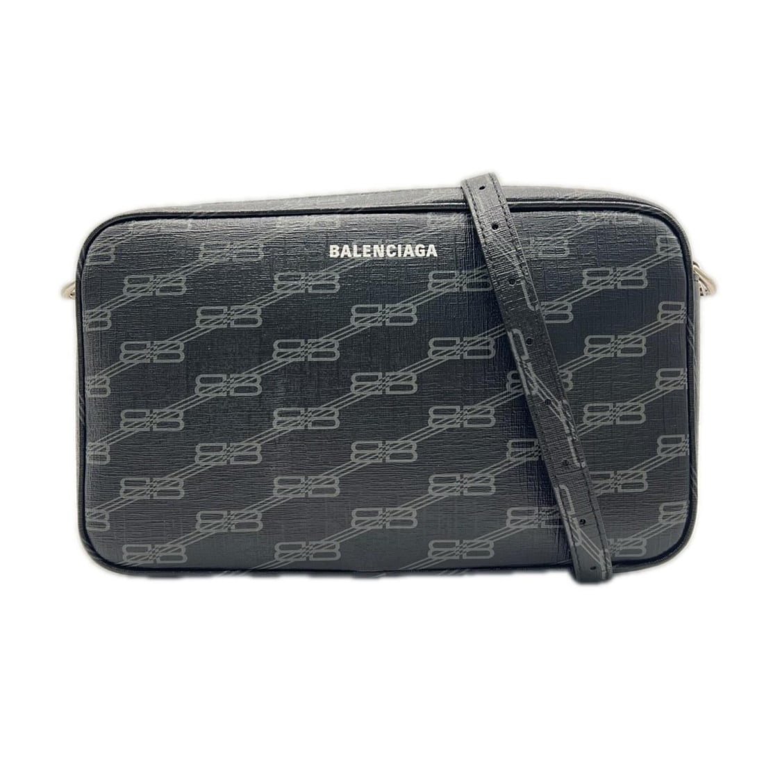 BALENCIAGA BB Monogram Shoulder Bag 702723 Black Gray Men's: --- Catalog ---Category: SizeSize (HxWxD): 15cm x 26.5cm x 6cm / 5.9'' x 10.43'' x 2.36''Category: DesignType: Shoulder bagColor: Black, GrayGender: MenMaterial: Coated canvas Category: GeneralBrand: 