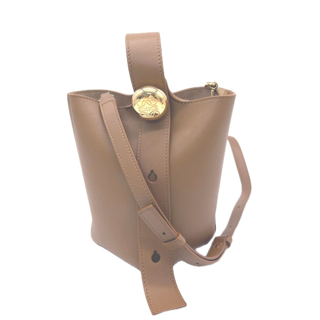 LOEWE Pebble Bucket Mini AANBBBMX01 Handbag Shoulder Bag Brown Calf Leather Women's: --- Catalog ---Category: SizeSize (HxWxD): 19cm x 15.5cm x 15cm / 7.48'' x 6.1'' x 5.9''Category: DesignType: Handbag, Shoulder bagColor: BrownGender: WomenMaterial: Leather Category: GeneralBrand: Lo