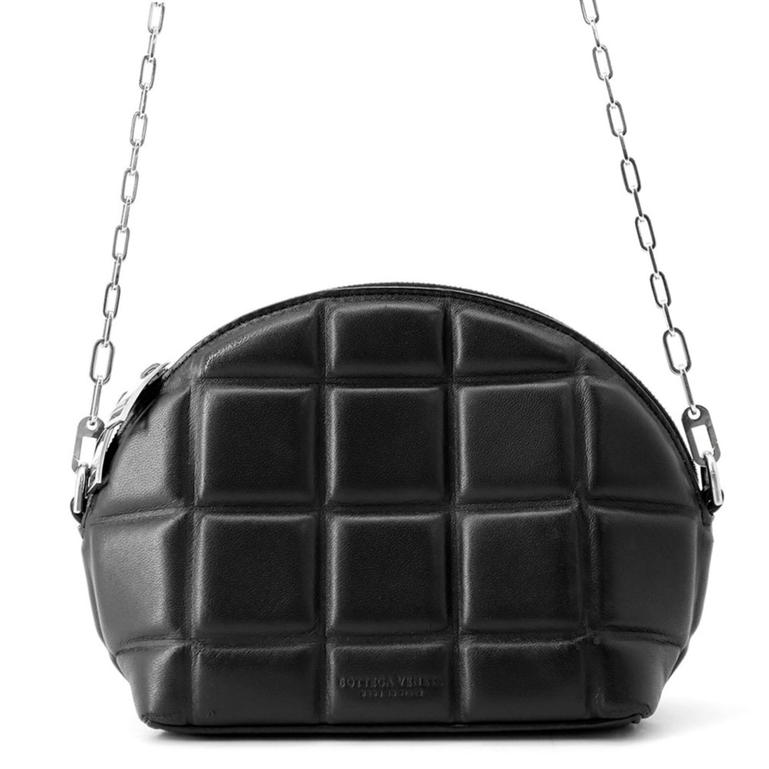 Bottega Veneta Chain Shoulder Bag Padded Half Moon Mini Leather 593165 BOTTEGA VENETA Handbag Black: --- Catalog ---Category: SizeSize (HxWxD): 13.5cm x 19.5cm x 7cm / 5.31'' x 7.67'' x 2.75''Category: DesignType: Handbag, Shoulder bagColor: BlackGender: WomenMaterial: Leather Category: GeneralMPN: 5