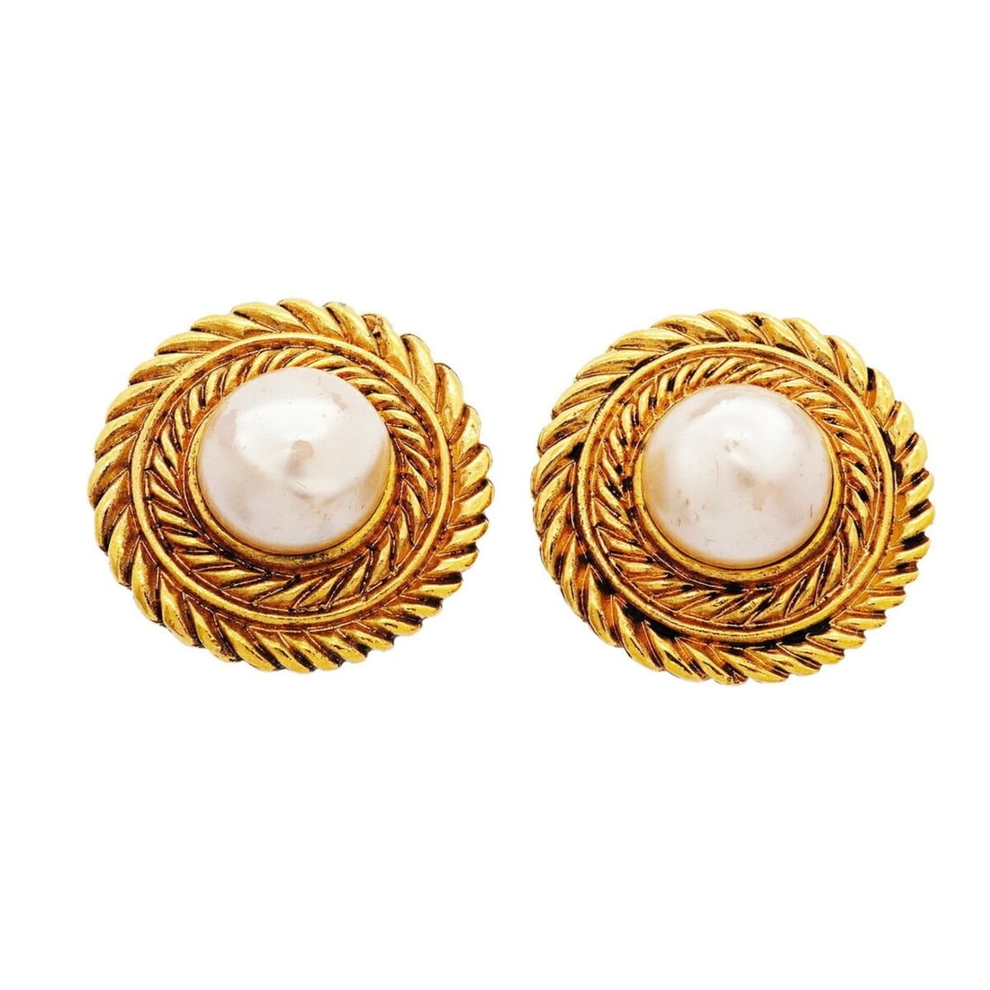 Chanel Circle Earrings, GP Plated, Faux Pearl, Gold, Women's: --- Catalog ---Category: SizeSize (HxWxD): 28.60mm x 29.20mm / 1.13'' x 1.15''Category: DesignType: Clip earringsColor: GoldGender: WomenMaterial: Gold platingCategory: GeneralBrand: Chanel--- Item Li