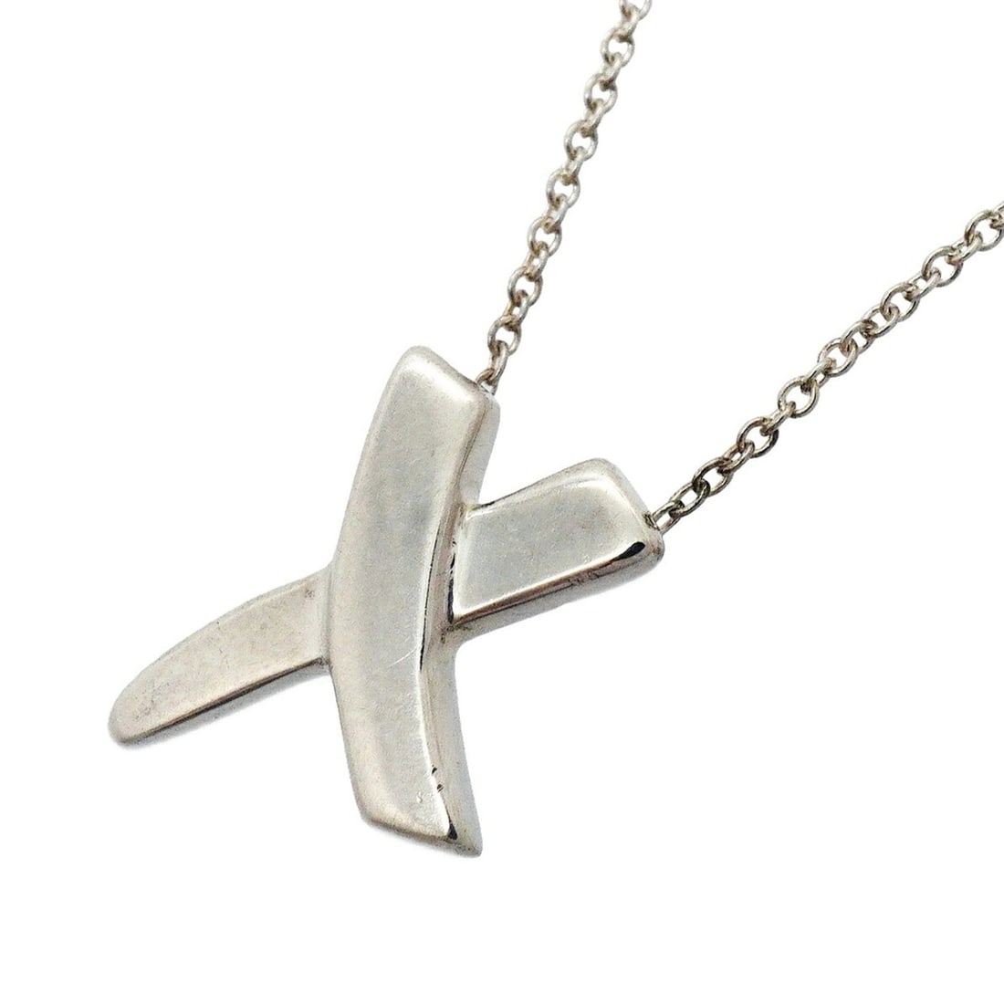 Tiffany & Co. Kiss necklace, sterling silver 925, for women.: --- Catalog ---Category: SizePendant Size: 15.2mm x 12mm / 0.59'' x 0.47''Neck Circumference: 42 cm / 16.53''Category: DesignGender: WomenMaterial: Silver 925Necklace Type: NecklaceCategory: GeneralBr