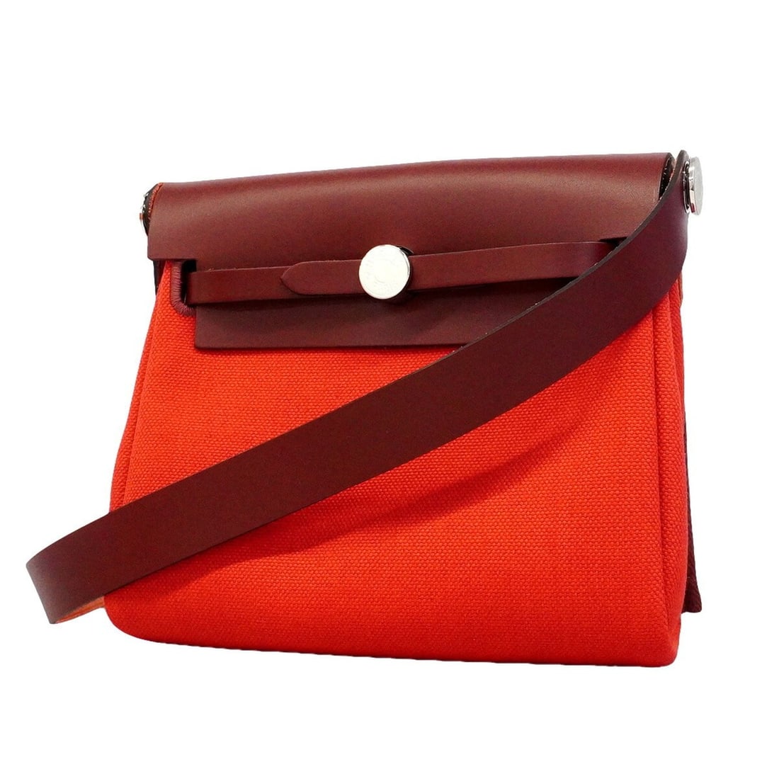 Hermes Shoulder Bag Herbag Zip PM Toile Military Rouge Ladew K Stamp Women's: --- Catalog ---Category: SizeSize (HxWxD): 19cm x 19.5cm x 6.5cm / 7.48'' x 7.67'' x 2.55''Category: DesignType: Shoulder bagColor: Red colorGender: WomenHardware Color: SilverCategory: GeneralBrand: 