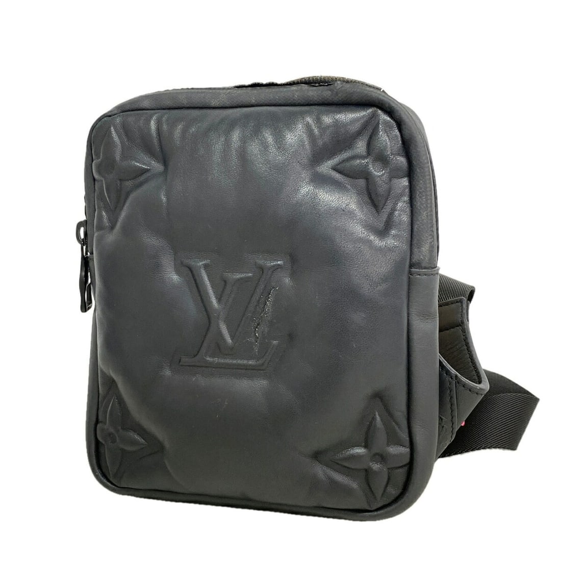 Louis Vuitton Asymmetrical Sling Bag M68773 Black Men's: --- Catalog ---Category: SizeSize (HxWxD): 18cm x 15cm x 3cm / 7.08'' x 5.9'' x 1.18''Category: DesignType: Sling bagColor: BlackGender: MenCategory: GeneralMPN: M68773Brand: Louis Vuitton--- Item Lis