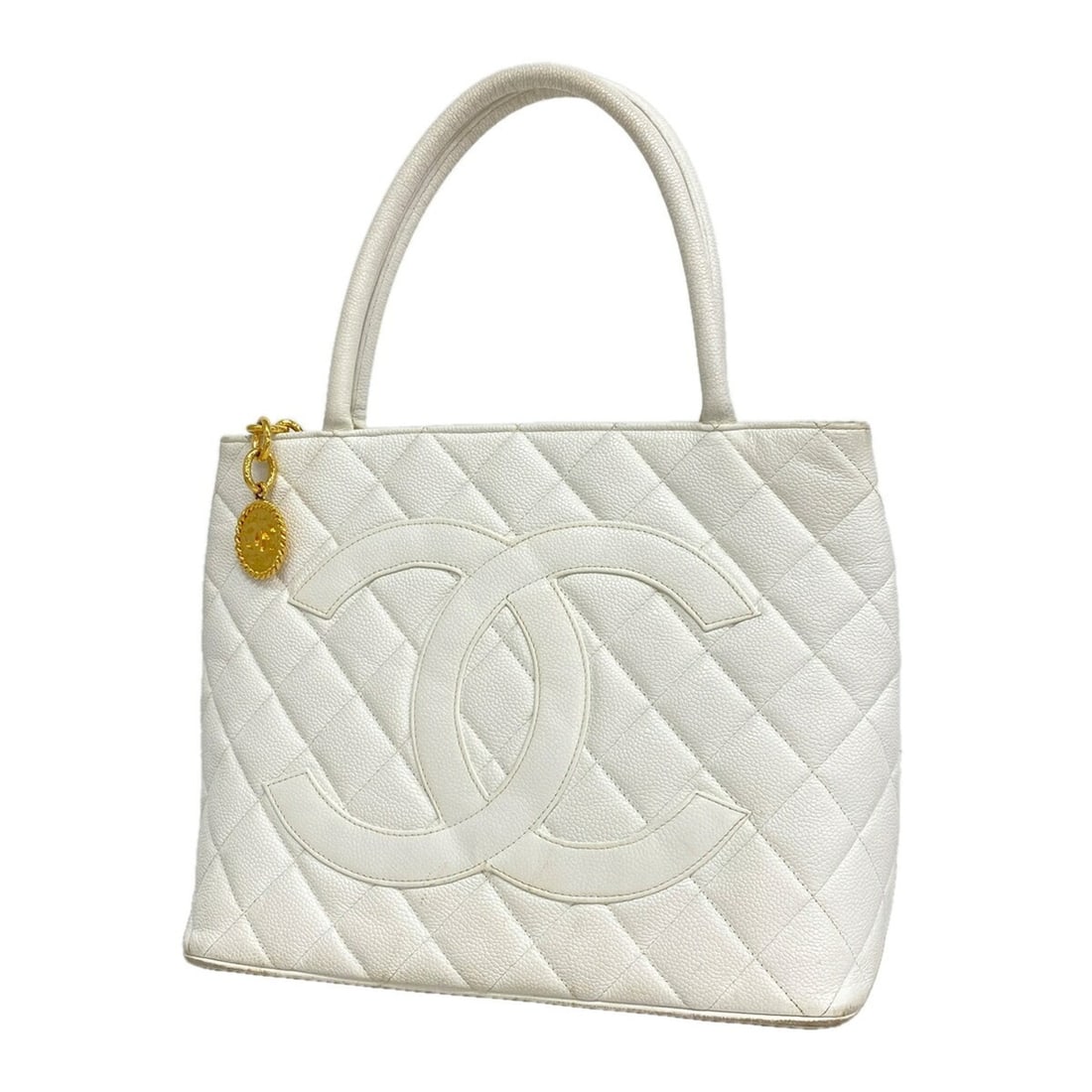 Chanel Tote Bag, Reissue Tote, Caviar Leather, White, Women's: --- Catalog ---Category: SizeSize (HxWxD): 24cm x 30cm x 15cm / 9.44'' x 11.81'' x 5.9''Category: DesignType: Tote bagColor: WhiteGender: WomenMaterial: Grained Calfskin Hardware Color: GoldCategory: 