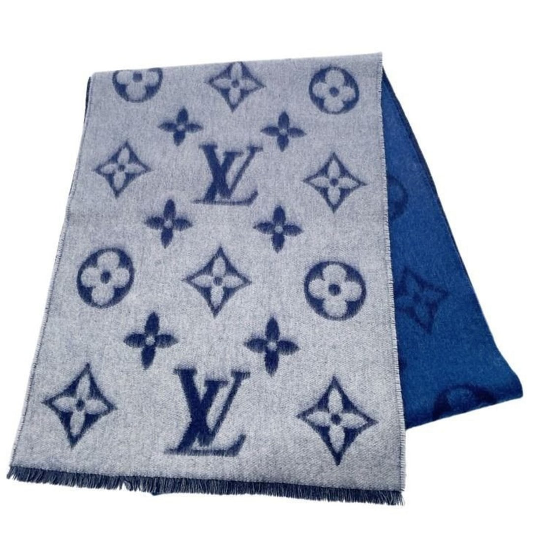 LOUIS VUITTON Scarf/Stole Echarpe Monogram Dawn to Dusk M76826 Gray Blue Navy Cashmere Men's: --- Catalog ---Category: SizeSize (LxW): 1.7m x 32cm / 66.92'' x 12.59''Category: DesignType: StoleColor: Blue, Gray, NavyGender: MenMaterial: Cashmere Category: GeneralLine: MonogramBrand: Louis Vuit