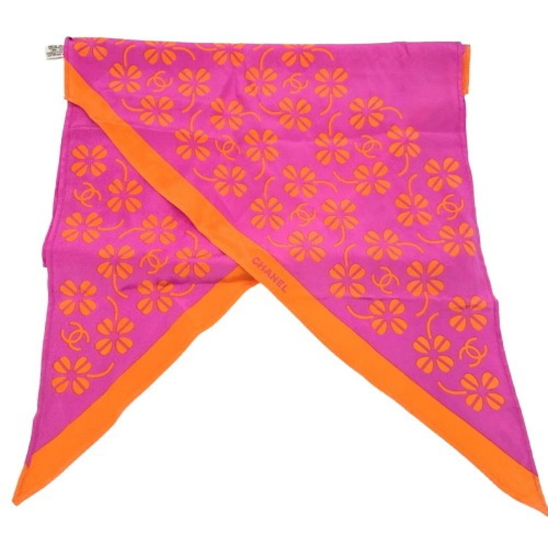 CHANEL Coco Mark Clover Scarf (Pink): --- Catalog ---Category: SizeSize (LxW): 1.57m x 42cm / 61.81'' x 16.53''Category: DesignType: ScarfColor: PinkGender: WomenMaterial: Silk Category: GeneralBrand: Chanel--- Item List ---Section: Condi