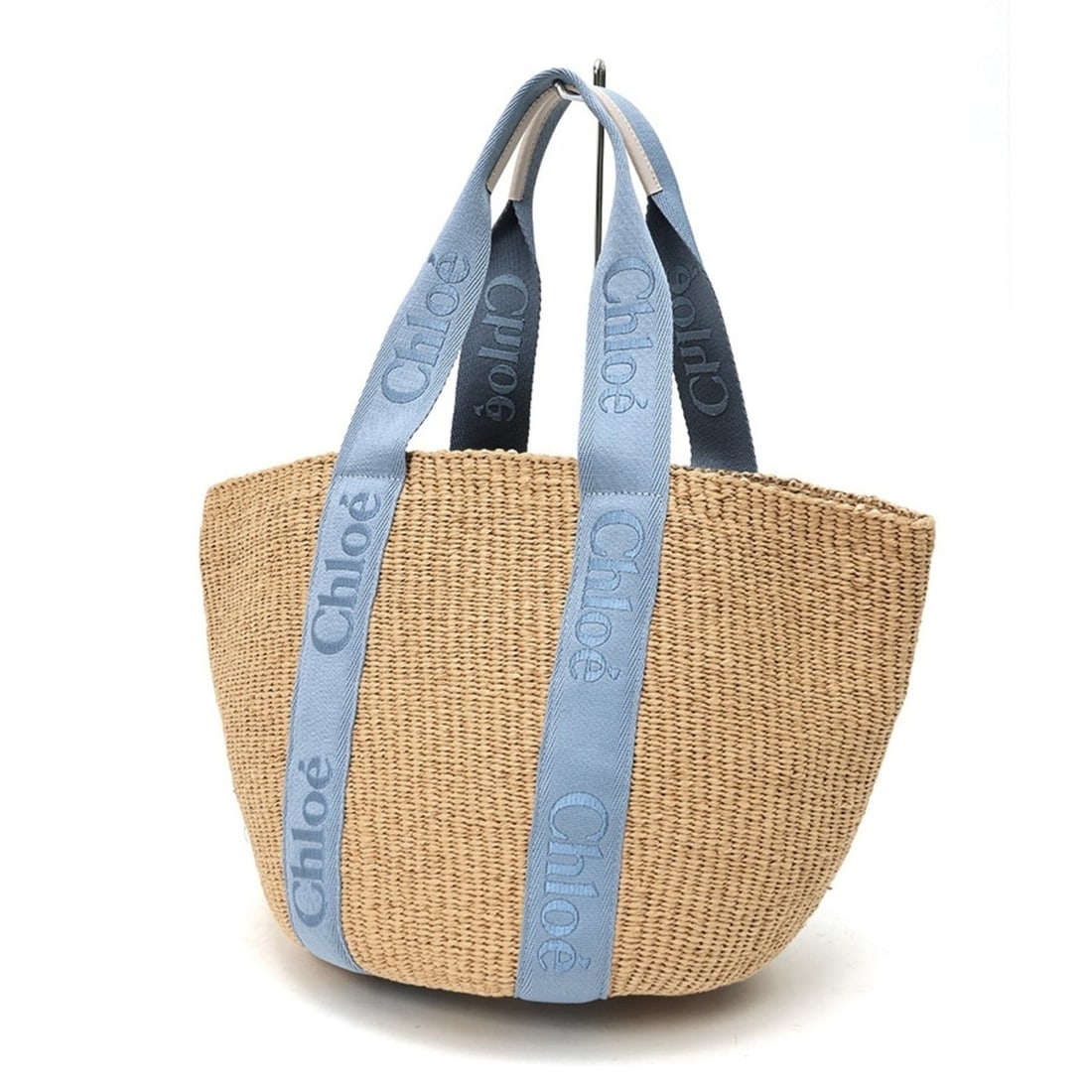 Chloe x Mifco Collaboration Woody Large Basket Bag CHC23AS380L184E2 Paper Fiber Natural Blue: --- Catalog ---Category: SizeSize (HxWxD): 30cm x 35cm x 25cm / 11.81'' x 13.77'' x 9.84''Category: DesignType: BasketColor: Beige, BlueGender: WomenCategory: GeneralBrand: ChloéCountry of Origin: Sp