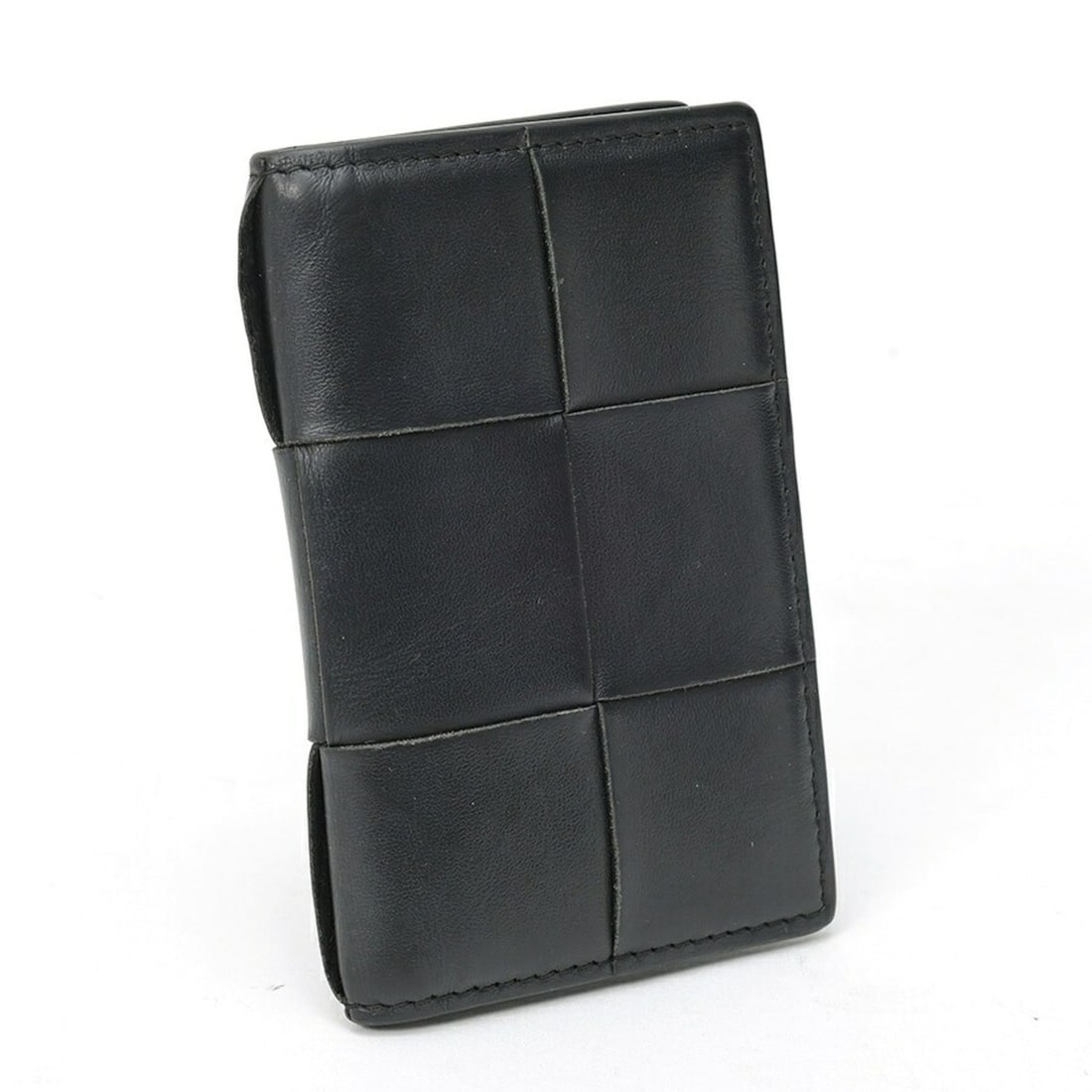 Bottega Veneta Cassette Flap Card Case 748053, Calf Leather, Black: --- Catalog ---Category: DesignType: Card caseColor: BlackGender: Women,MenMaterial: Leather Category: GeneralBrand: Bottega VenetaCountry of Origin: ItalyCategory: Physical PropertiesSize (HxWxD): 11