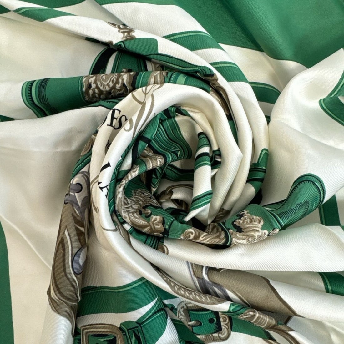HERMES Carre 90 BRIDES de GALA Ceremonial Bridle Scarf/Muffler, Green: --- Catalog ---Category: DesignType: ScarfColor: Green, WhiteGender: WomenMaterial: Silk Category: GeneralBrand: Hermes--- Item List ---Section: ConditionRanking: Rank AB Used - Traces of usage,