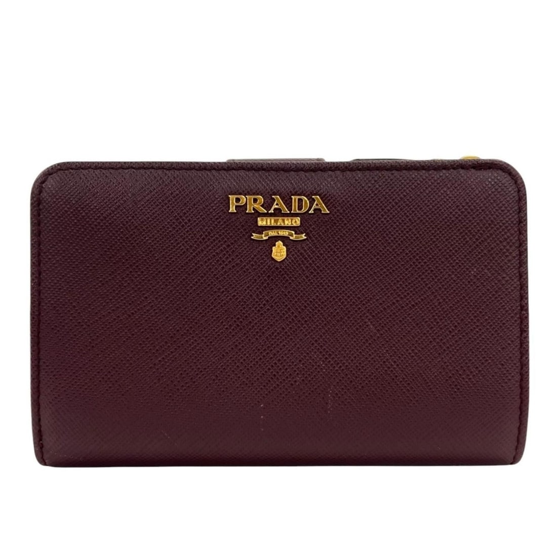 PRADA logo bi-fold wallet 1ML225 Saffiano leather burgundy pink ivory women's: --- Catalog ---Category: SizeSize (HxWxD): 9.5cm x 14cm x 3cm / 3.74'' x 5.51'' x 1.18''Category: DesignType: Wallet (bi-fold)Color: Burgundy, Ivory, PinkGender: WomenMaterial: Saffiano Metal Category