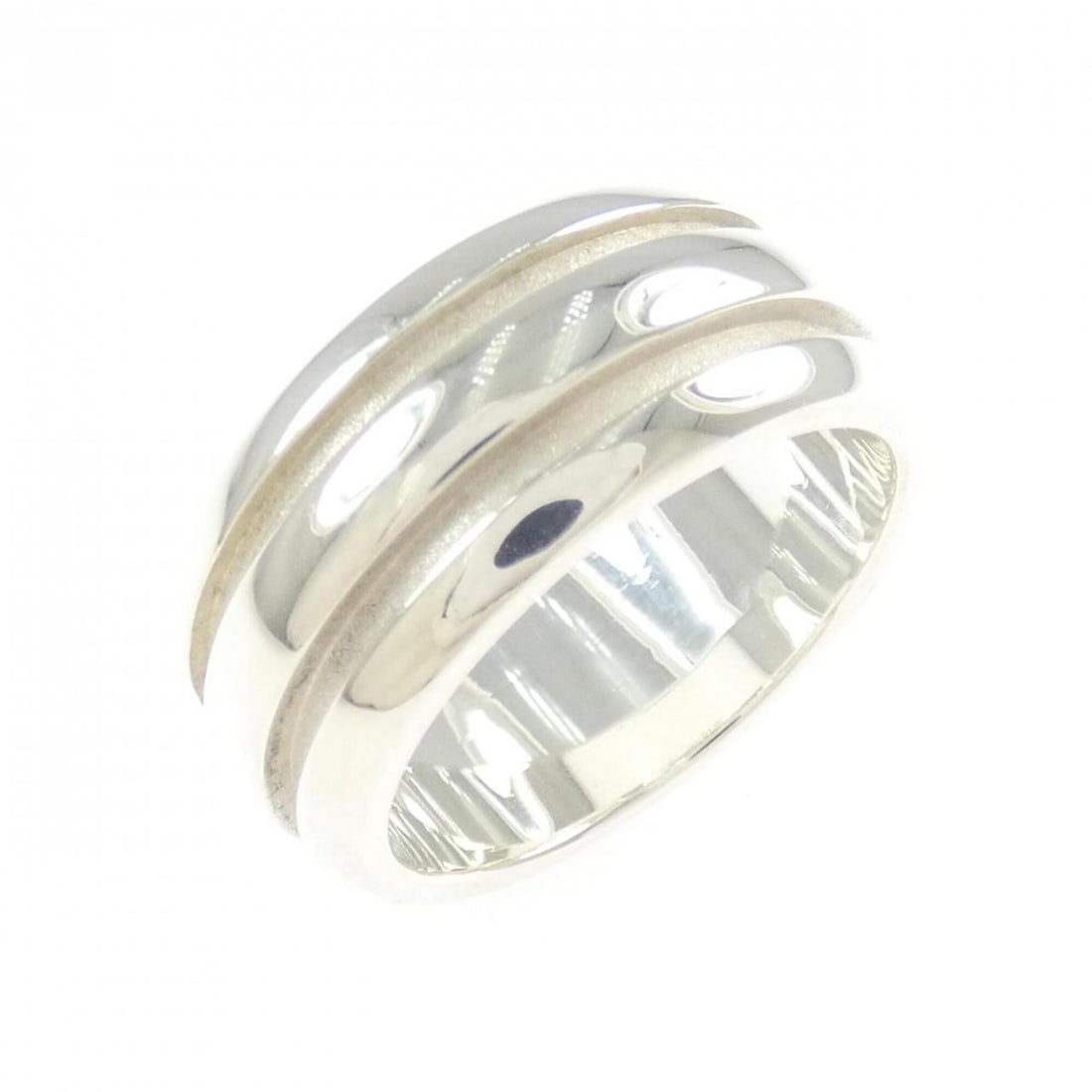 Tiffany Atlas Ring: --- Catalog ---Category: SizeJP Size: 14US Size: 7Category: DesignType: Band ringGender: WomenMaterial: Silver 925Category: GeneralBrand: Tiffany--- Item List ---Section: ConditionRanking: Rank SA