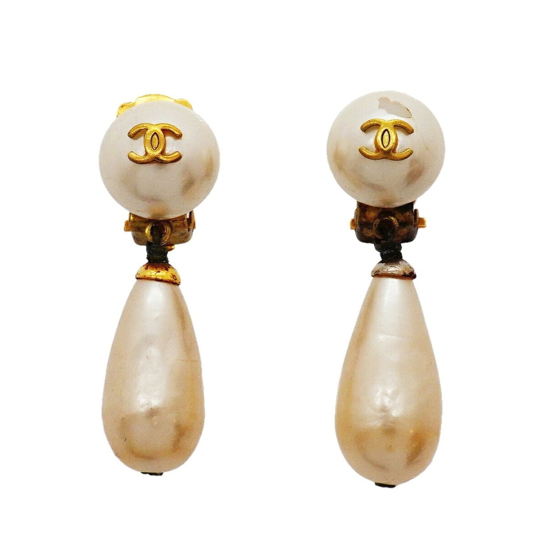 Chanel earrings, Coco Mark design, GP plated, faux pearl, gold, women's.: --- Catalog ---Category: SizeSize (HxWxD): 36.40mm x 11.70mm / 1.43'' x 0.46''Category: DesignType: Clip earringsColor: GoldGender: WomenMaterial: Gold platingCategory: GeneralBrand: Chanel--- Item Li