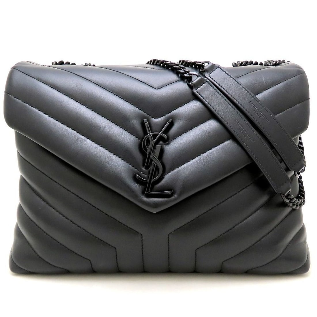 YVES SAINT LAURENT Lulu Medium Shoulder Bag 574946 Calfskin Black Women's 353497: --- Catalog ---Category: SizeSize (HxWxD): 21cm x 30cm x 11cm / 8.26'' x 11.81'' x 4.33''Strap Length: 62cm - 107cm / 24.4'' - 42.12''Category: DesignType: Shoulder bagColor: BlackGender:
