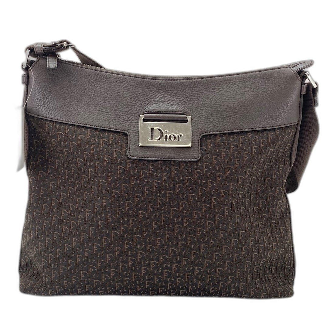 Christian Dior Street Chic Shoulder Bag, Brown: --- Catalog ---Category: SizeSize (HxWxD): 29cm x 35cm x 11cm / 11.41'' x 13.77'' x 4.33''Strap Length: 78cm - 130cm / 30.7'' - 51.18''Category: DesignType: Shoulder bagColor: BrownGender: WomenCatego