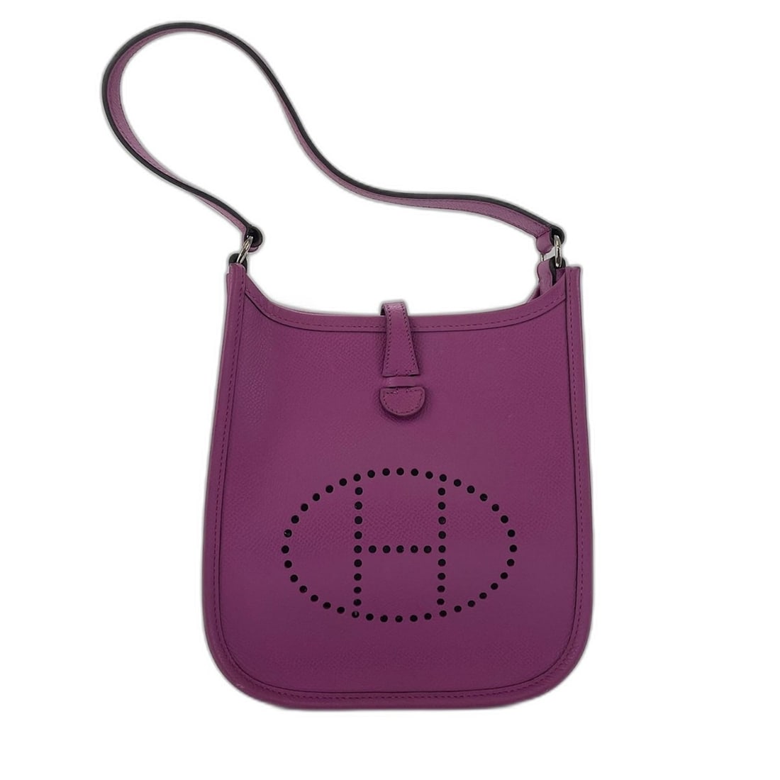 Hermes Evelyne 1 TPM Shoulder Bag, Purple: --- Catalog ---Category: SizeSize (HxWxD): 18cm x 17cm x 5cm / 7.08'' x 6.69'' x 1.96''Strap Length: 96cm / 37.79''Category: DesignType: Shoulder bagColor: PurpleGender: WomenCategory: GeneralBrand: H