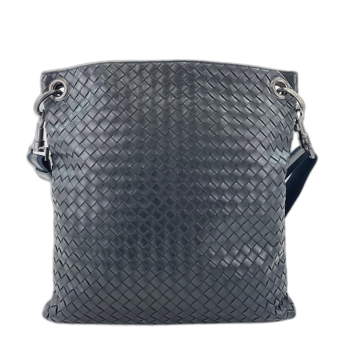 BOTTEGA VENETA Intrecciato Shoulder Bag, Black: --- Catalog ---Category: SizeSize (HxWxD): 33cm x 33cm x 2cm / 12.99'' x 12.99'' x 0.78''Category: DesignType: Shoulder bagColor: BlackGender: WomenMaterial: Intrecciato Category: GeneralBrand:
