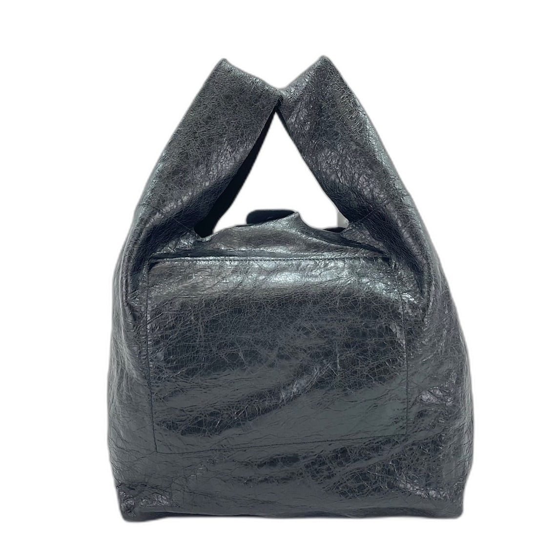 Balenciaga Le Cagoll Tote Bag, Black: --- Catalog ---Category: SizeSize (HxWxD): 32cm x 35cm x 16cm / 12.59'' x 13.77'' x 6.29''Category: DesignType: Tote bagColor: BlackGender: WomenCategory: GeneralBrand: Balenciaga--- Item List