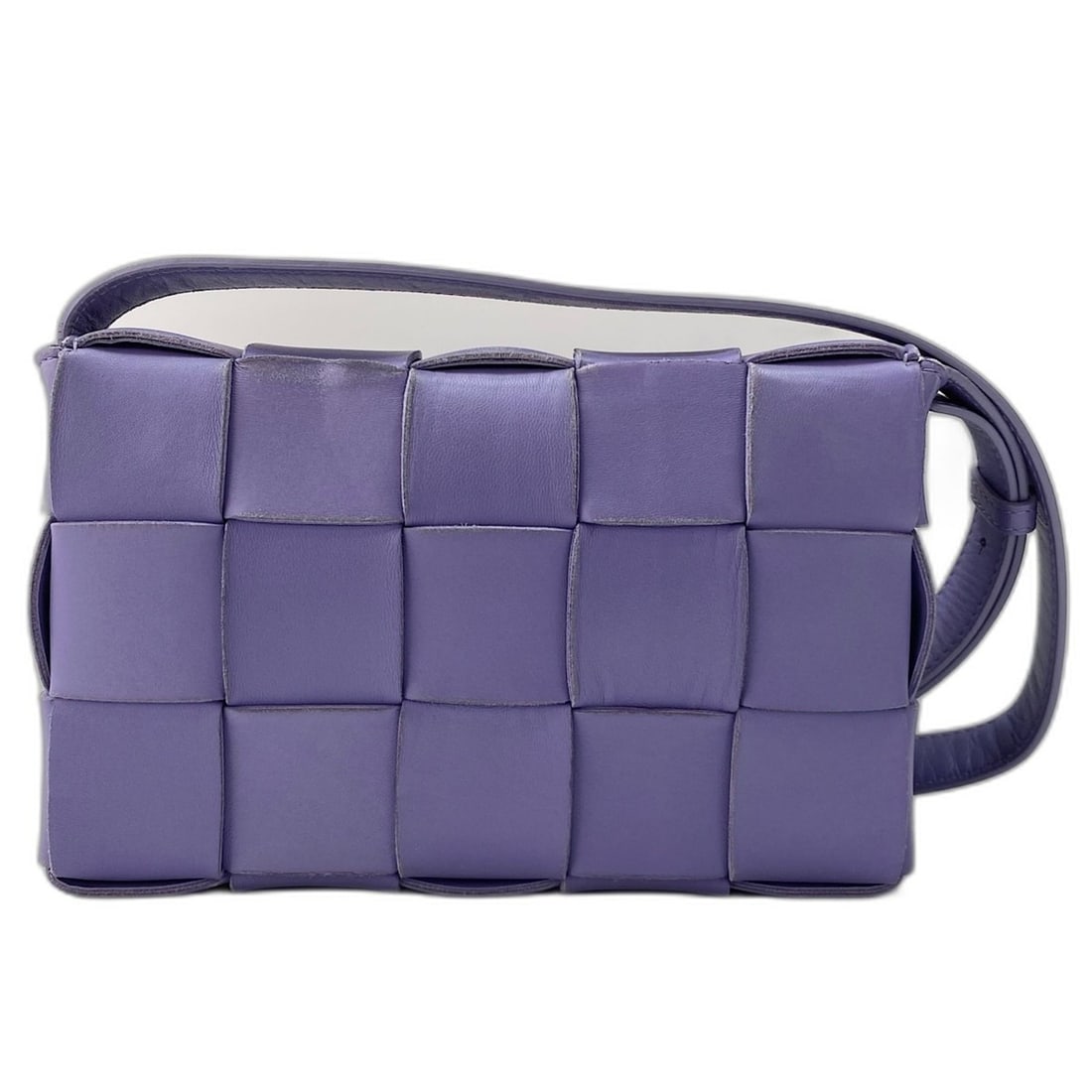 BOTTEGA VENETA Cassette Shoulder Bag, Purple: --- Catalog ---Category: SizeSize (HxWxD): 15cm x 23cm x 5cm / 5.9'' x 9.05'' x 1.96''Strap Length: 110cm - 125cm / 43.3'' - 49.21''Category: DesignType: Shoulder bagColor: PurpleGender: