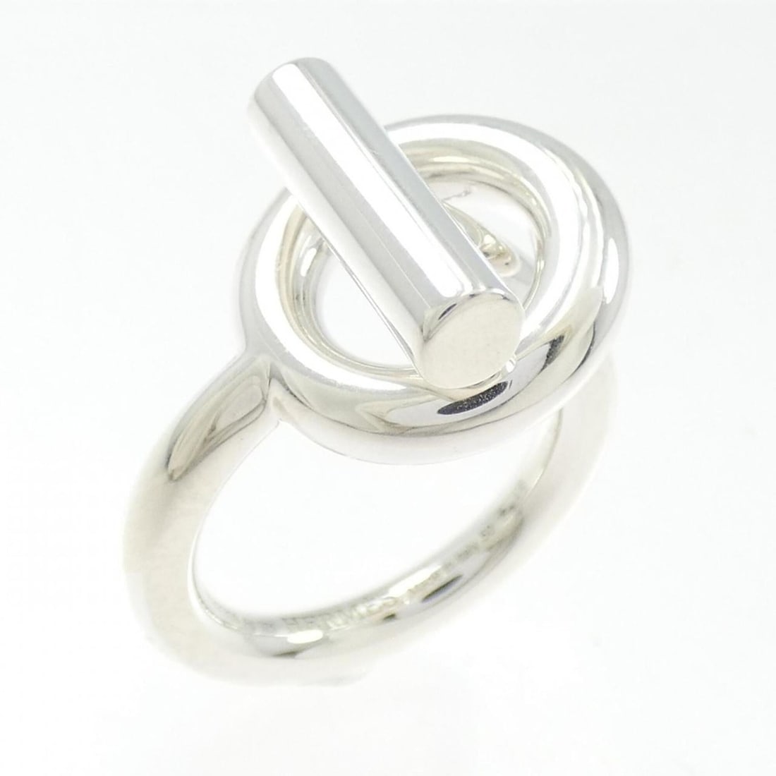 Hermes Hermès Echappé Ring: --- Catalog ---Category: SizeUS Size: 5.5Brand Size: 50Category: DesignType: Band ringGender: WomenMaterial: Silver 925Category: GeneralMPN: H103658BBrand: Hermes--- Item List ---Section: