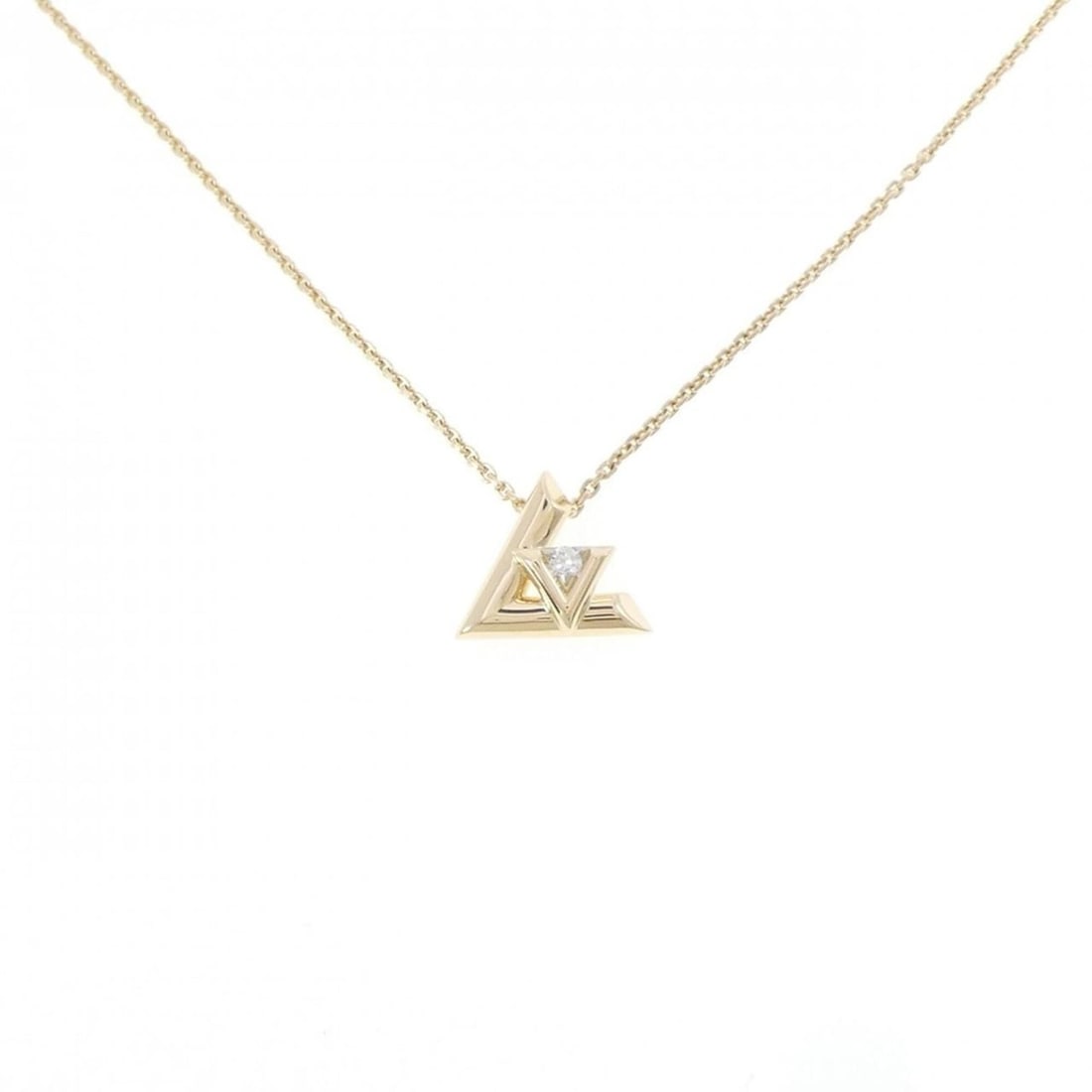 Louis Vuitton Vault One PM Necklace: --- Catalog ---Category: SizePendant Size: 11.8mm x 13.3mm / 0.46'' x 0.52''Neck Circumference: 45 cm / 17.71''Category: DesignColor: White gold, Yellow goldGender: WomenMaterial: White gold (18K), Ye