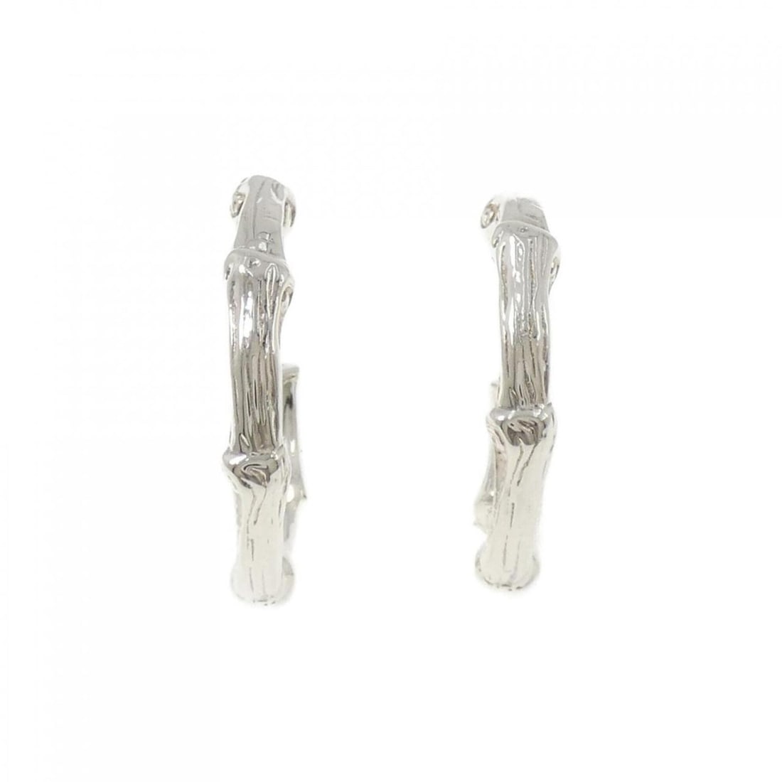Tiffany Bamboo Earrings: --- Catalog ---Category: SizeSize (HxWxD): 27.40mm x 4.50mm / 1.08'' x 0.18''Category: DesignType: Hoop earringsColor: SilverGender: WomenMaterial: Silver 925Category: GeneralBrand: Tiffany--- Item
