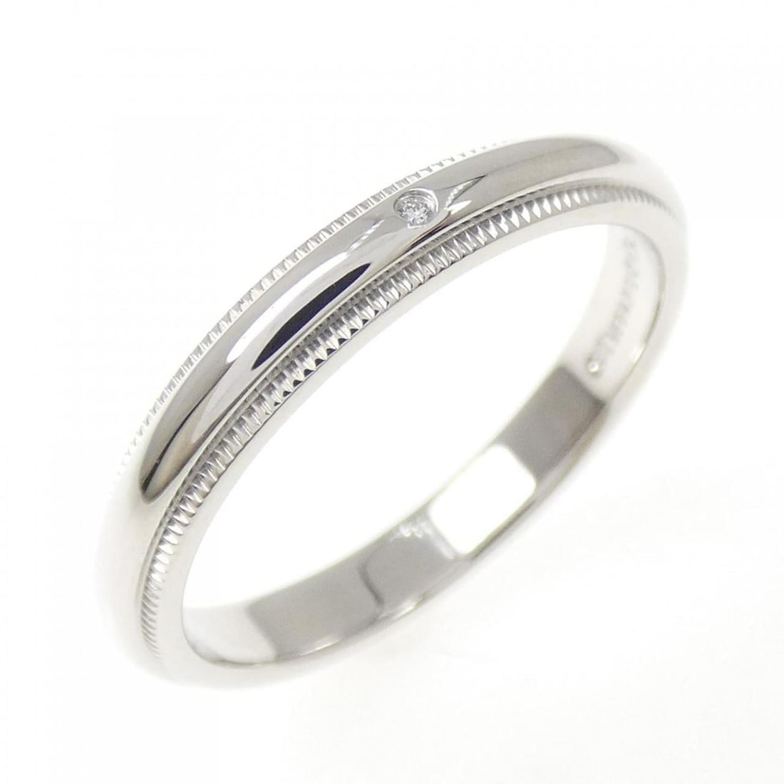 Tiffany & Co. Milgrain Ring: --- Catalog ---Category: SizeJP Size: 16US Size: 8Category: DesignType: Band ringColor: SilverGender: Women,MenMaterial: Platinum 950Category: GeneralBrand: Tiffany--- Item List ---Section: