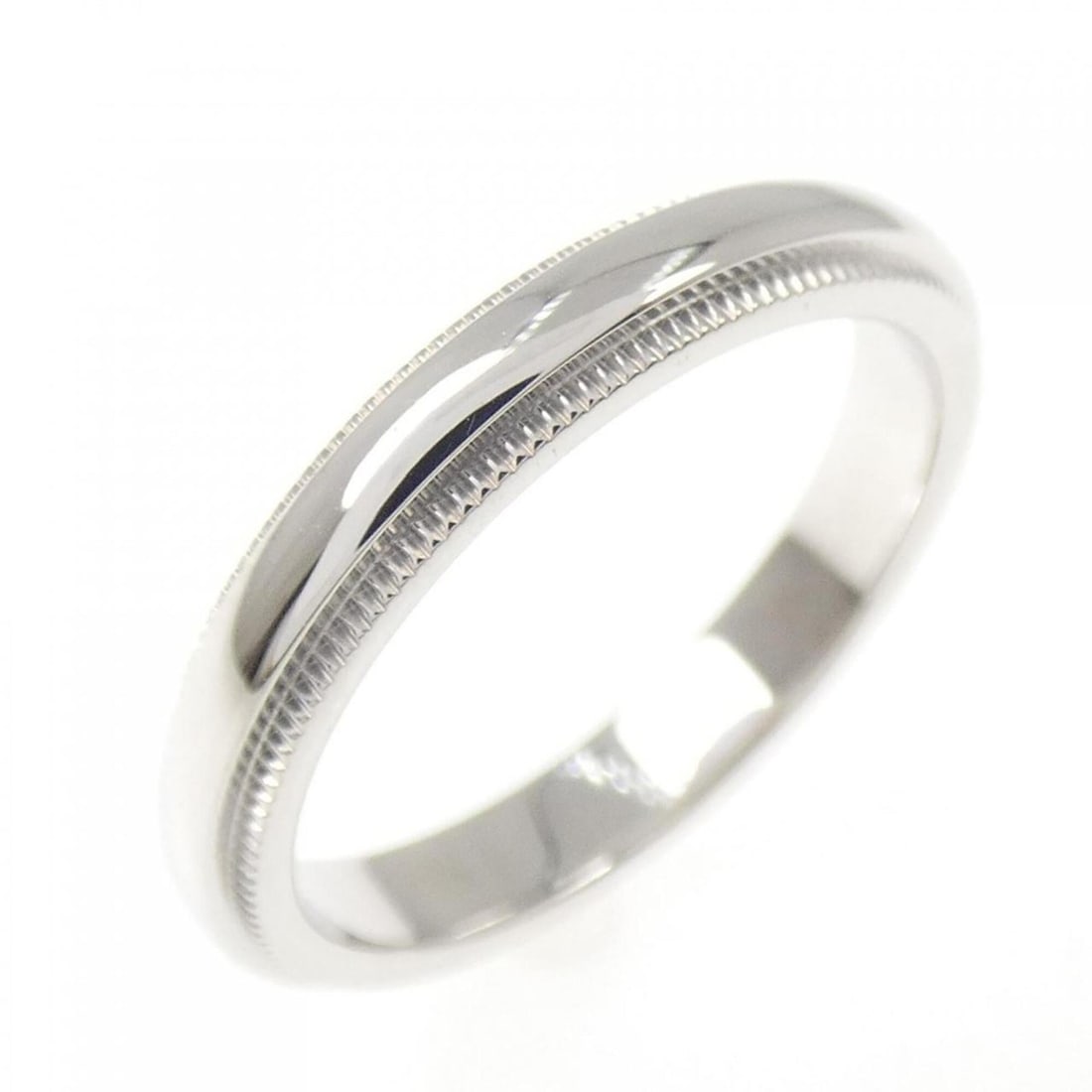Tiffany & Co. Milgrain Ring: --- Catalog ---Category: SizeJP Size: 10US Size: 5.5Category: DesignType: Band ringColor: SilverGender: WomenMaterial: Platinum 950Category: GeneralBrand: Tiffany--- Item List ---Section: