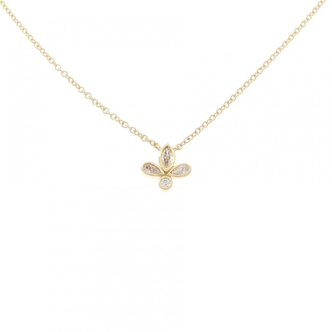 Tiffany & Co. Fleur de Lis Necklace: --- Catalog ---Category: SizePendant Size: 7.5mm x 7.6mm / 0.29'' x 0.29''Neck Circumference: 40 cm / 15.74''Category: DesignColor: Yellow goldStone: DiamondGender: WomenMaterial: Yellow gold