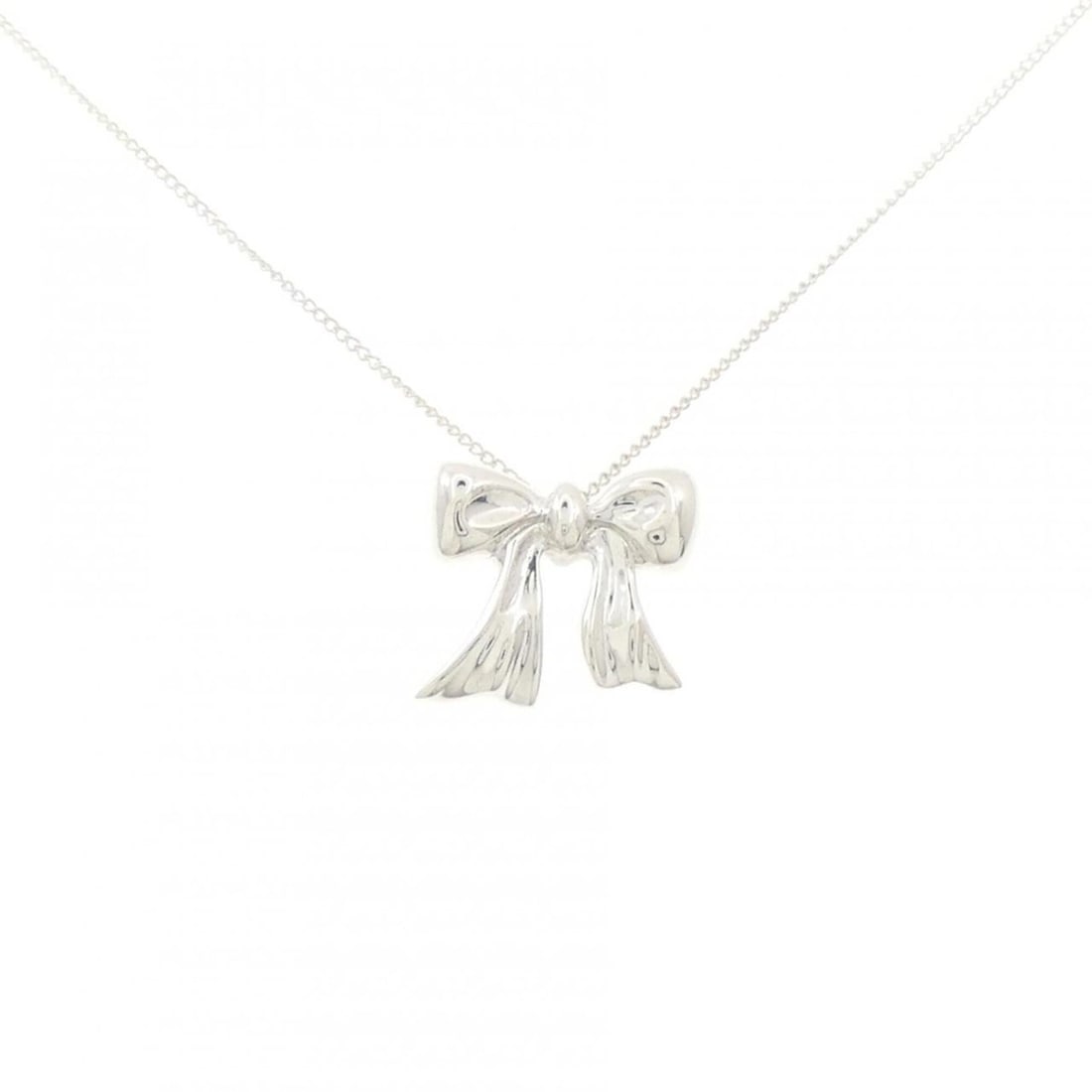 Tiffany Blue Box Bow Necklace: --- Catalog ---Category: SizePendant Size: 13.8mm x 15.3mm / 0.54'' x 0.6''Neck Circumference: 41 cm / 16.14''Category: DesignColor: SilverGender: WomenMaterial: Silver 925Pendant Type: