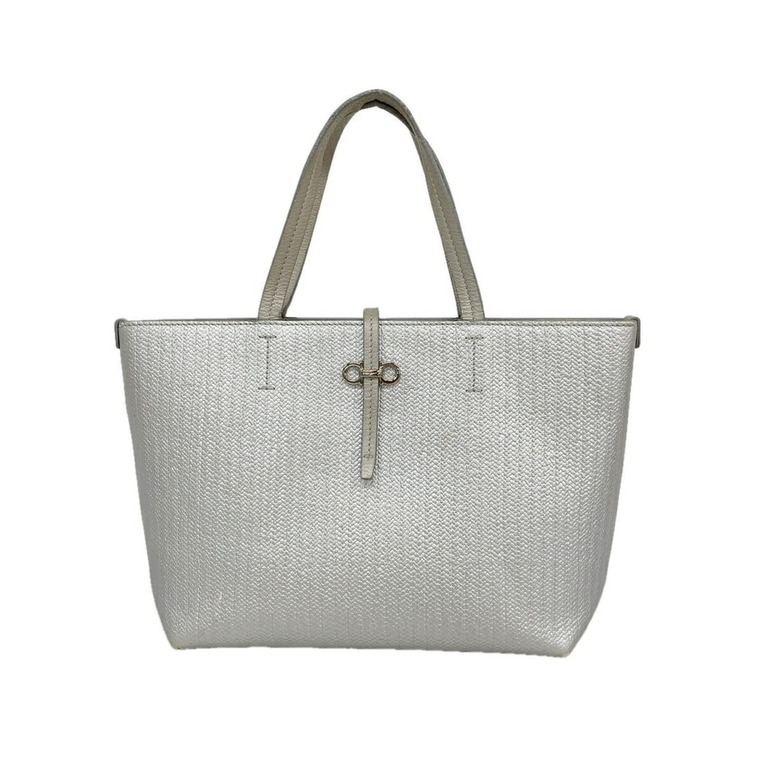 Salvatore Ferragamo Gancini Leather Tote Bag, Silver, Women's: --- Catalog ---Category: SizeSize (HxWxD): 22cm x 25.5cm x 11cm / 8.66'' x 10.03'' x 4.33''Category: DesignType: Tote bagColor: SilverGender: WomenMaterial: Leather Hardware Color: SilverCategory: Gen