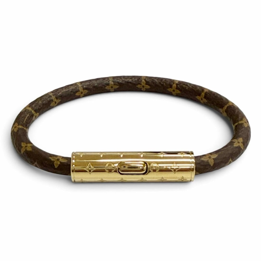 LOUIS VUITTON M8274F LV Confidential Monogram Canvas Bracelet, Gold Hardware, Made in Spain,: --- Catalog ---Category: SizeLength: 16cm / 6.29''Category: DesignType: Charm braceletColor: GoldGender: WomenMaterial: MonogramCategory: GeneralMPN: M8274FBrand: Louis VuittonCountry of Origin: Spain