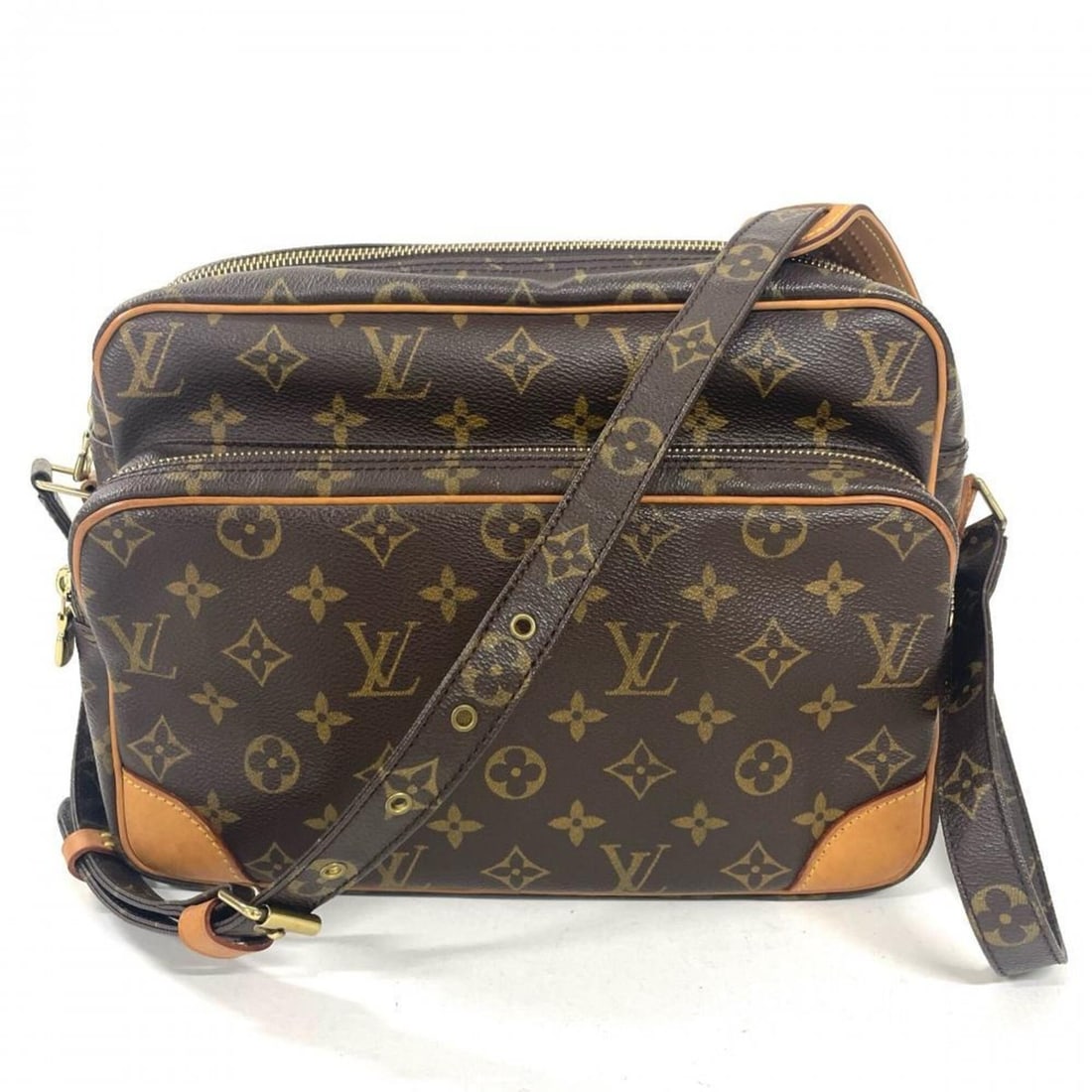 Louis Vuitton Nile Shoulder Bag, Monogram Canvas, M45244, Brown, AR0042: --- Catalog ---Category: SizeSize (HxWxD): 20cm x 27cm x 12cm / 7.87'' x 10.62'' x 4.72''Category: DesignType: Shoulder bagColor: BrownGender: Women,MenMaterial: Monogram , Canvas Category: GeneralMPN