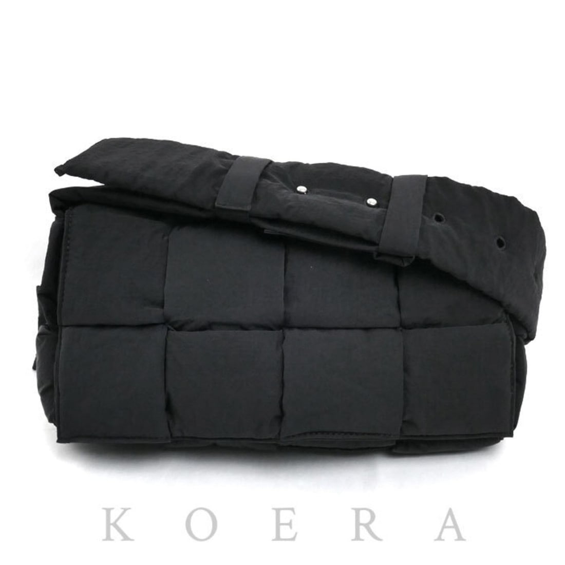 BOTTEGA VENETA Padded Tech Cassette Shoulder Bag, Black, 628951 VB081 8803, Women's: --- Catalog ---Category: SizeSize (HxWxD): 15cm x 30cm x 7.5cm / 5.9'' x 11.81'' x 2.95''Category: DesignType: Pouch, Shoulder bagColor: BlackGender: WomenMaterial: Polyamide Category: GeneralMPN: 628