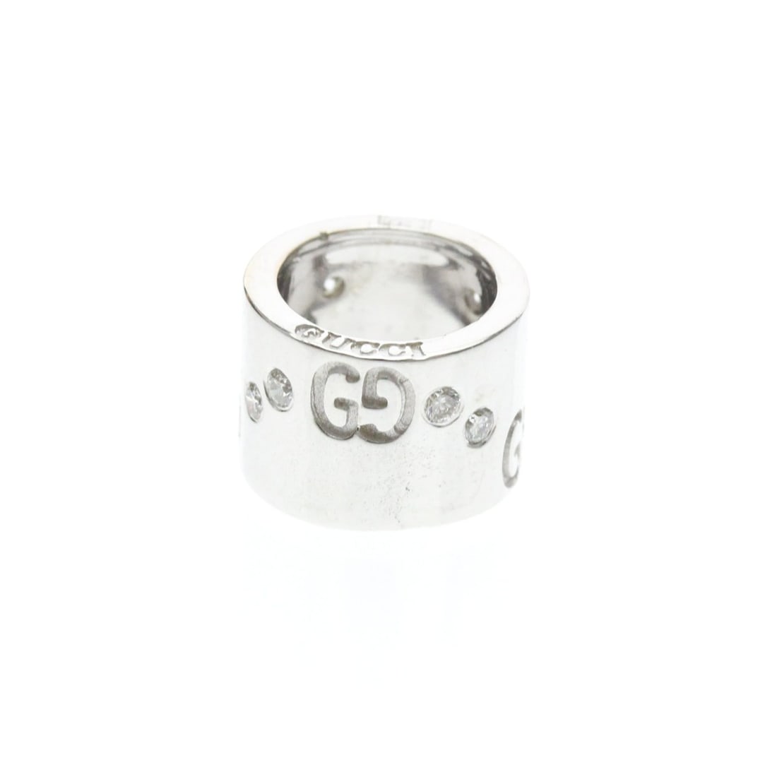 Gucci Icon Diamond Top White Gold (18K) Diamond Men,Women Fashion Pendant (Silver): --- Catalog ---Category: SizeWeight: 3.8g / 0.13oz.Pendant Size: 11.2mm x 8mm / 0.44'' x 0.31''Category: DesignColor: SilverMetal: White GoldStone: DiamondStyle: FashionGender: Men,WomenMaterial: Whit