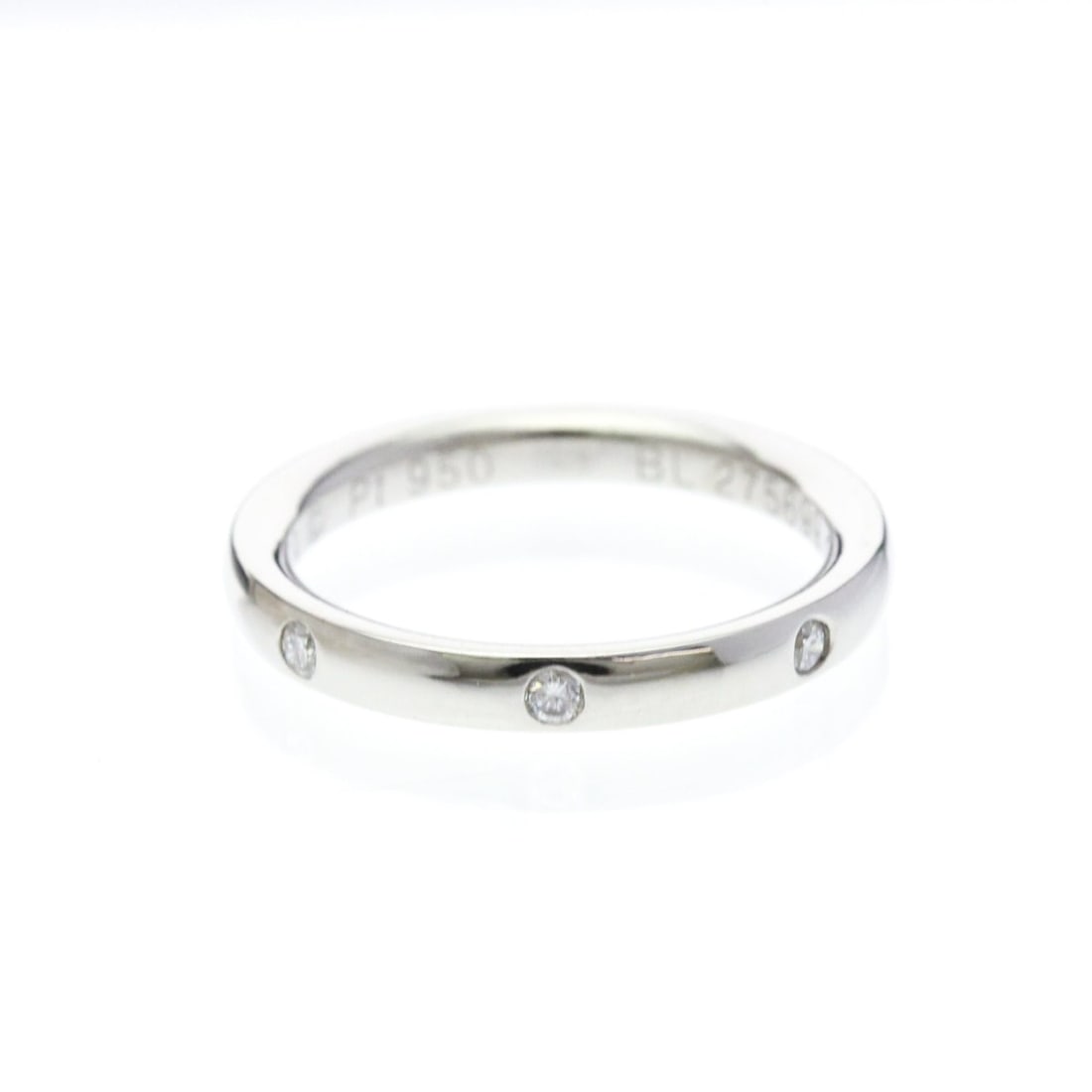 Van Cleef & Arpels Tendremont Ring Platinum Fashion Diamond Band Ring Silver: --- Catalog ---Category: SizeWidth: 2.6mm / 0.1''Weight: 4.4g / 0.15oz.JP Size: 8US Size: 4 1/2Brand Size: 48Category: DesignType: Band ringColor: SilverMetal: PlatinumStone: DiamondStyle: FashionGend