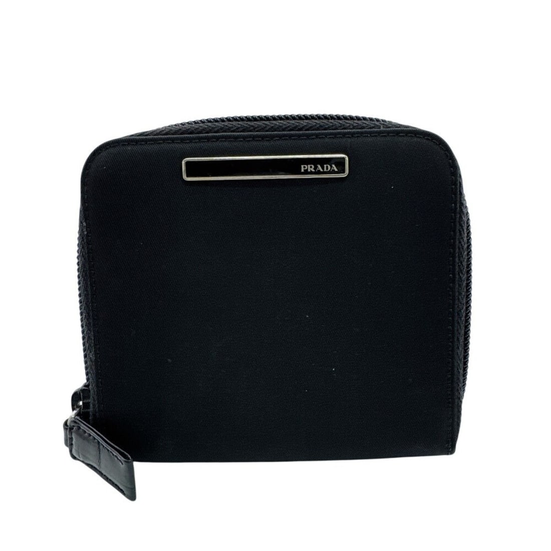 PRADA M522 Nylon Bi-fold Wallet, Black: --- Catalog ---Category: SizeSize (HxWxD): 10cm x 10.5cm / 3.93'' x 4.13''Category: DesignType: Wallet (bi-fold)Color: BlackGender: Women,MenMaterial: Nylon Category: GeneralMPN: M522Brand: Prada---
