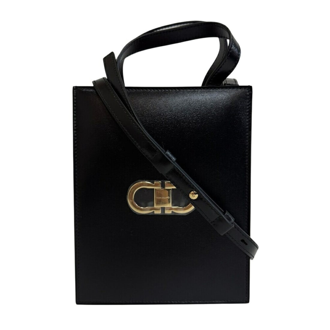 Salvatore Ferragamo 218358771687 2-way Handbag Gancini Tote Bag Black: --- Catalog ---Category: SizeSize (HxWxD): 20cm x 16.5cm / 7.87'' x 6.49''Category: DesignType: Tote bagColor: Black, Red colorGender: WomenMaterial: Leather , Metal Category: GeneralMPN: 218358771687
