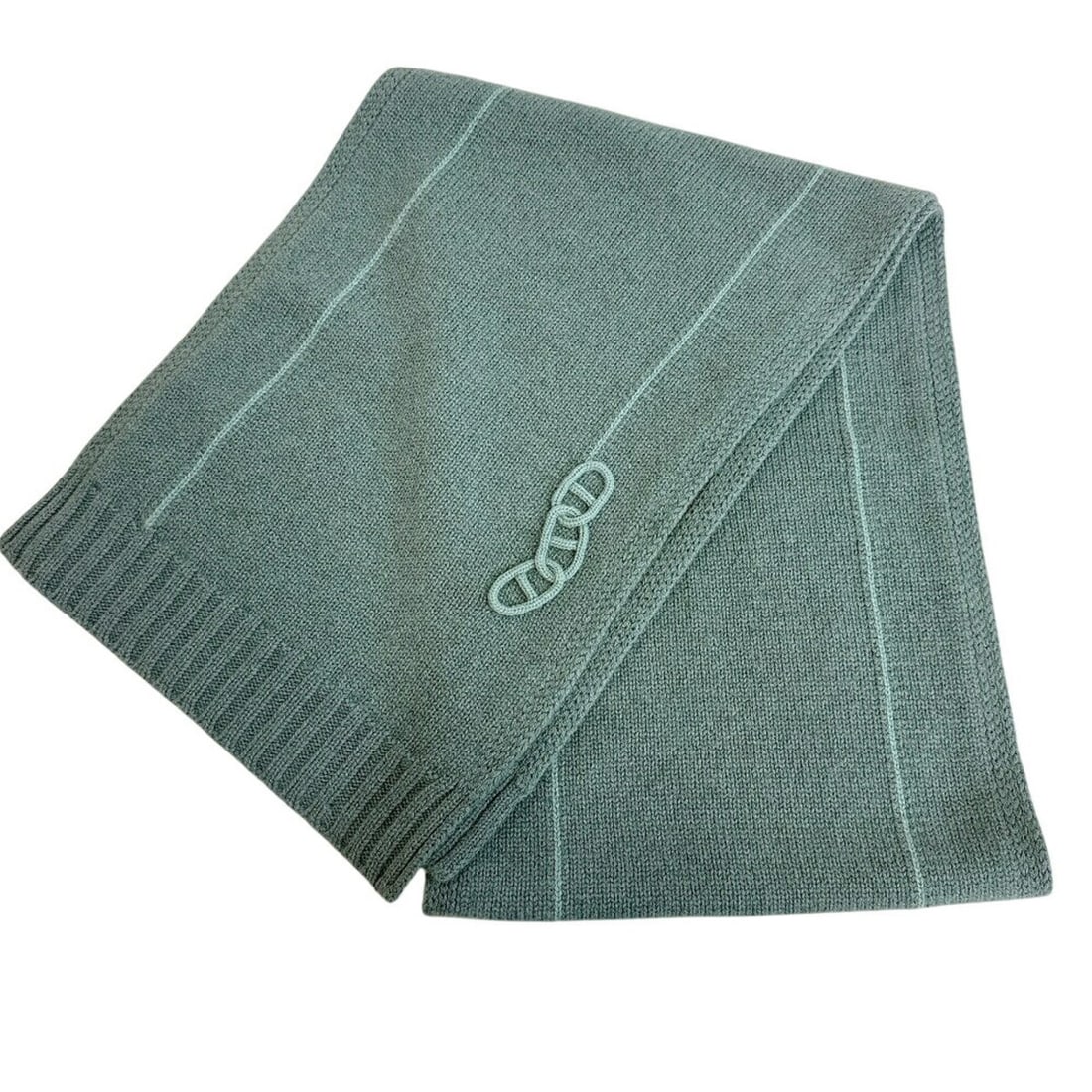 HERMES Maillon Trasse Scarf, Green: --- Catalog ---Category: SizeSize (LxW): 1.95m x 29cm / 76.77'' x 11.41''Category: DesignType: ScarfColor: GreenGender: MenMaterial: Cashmere Category: GeneralBrand: Hermes--- Item List ---Section: Co