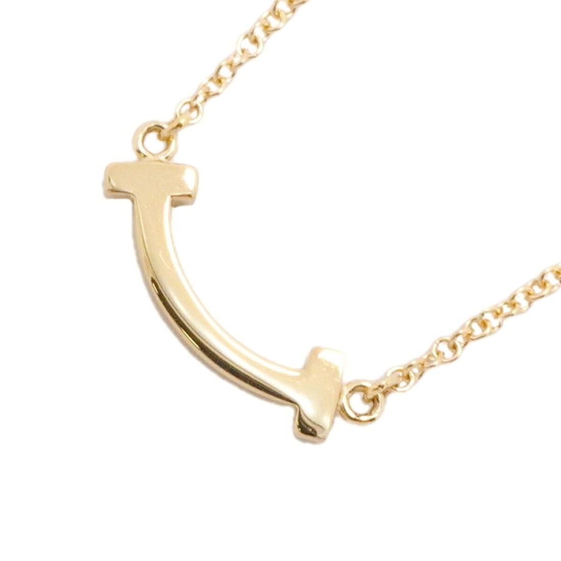 Tiffany & Co. T Smile Mini Necklace, 18K Yellow Gold, Women's: --- Catalog ---Category: SizePendant Size: 4.8mm x 14.4mm / 0.18'' x 0.56''Neck Circumference: 40.5 cm - 45.5 cm / 15.94'' - 17.91''Category: DesignGender: WomenMaterial: Yellow gold (18K)Necklace Typ