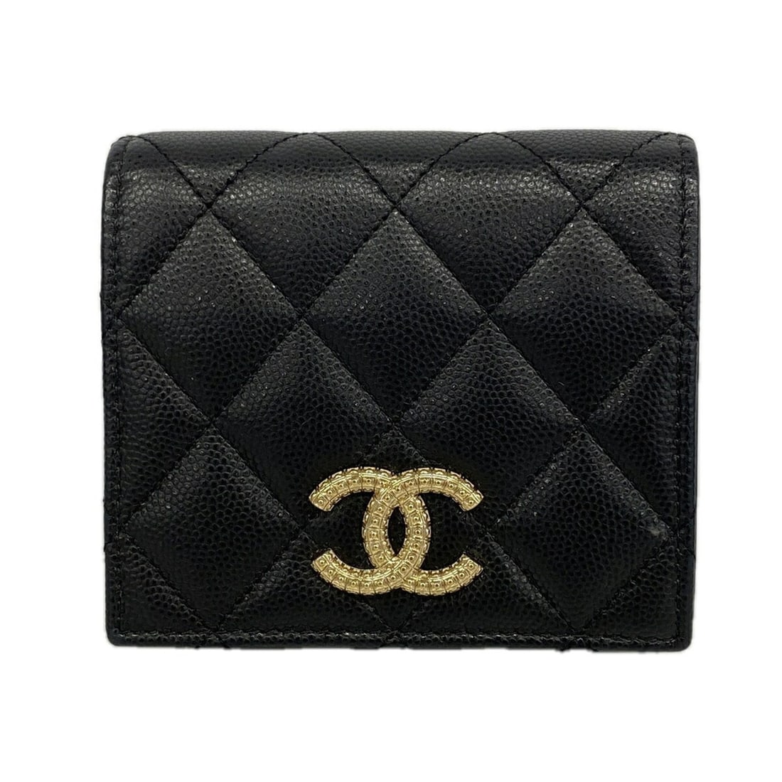 Chanel Matelassé wallet, caviar leather, black and champagne color, for women.: --- Catalog ---Category: SizeSize (HxWxD): 9cm x 10cm x 2.5cm / 3.54'' x 3.93'' x 0.98''Category: DesignType: Wallet (bi-fold)Color: BlackGender: WomenMaterial: Grained Calfskin Category: GeneralBrand