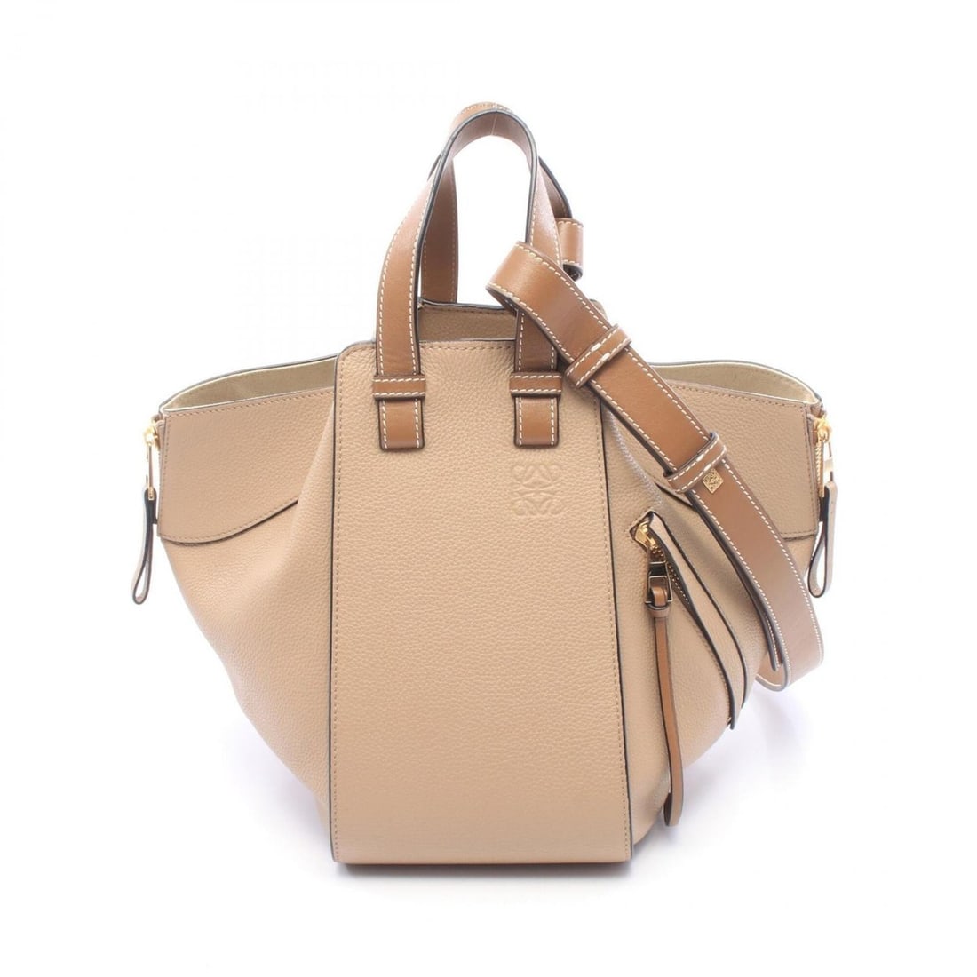 Loewe Hammock Small 2-Way Leather Handbag for Women, Beige: --- Catalog ---Category: SizeSize (HxWxD): 25cm x 14cm x 25cm / 9.84'' x 5.51'' x 9.84''Category: DesignType: HandbagColor: BeigeGender: WomenMaterial: Leather Category: GeneralBrand: Loewe--- Item Li