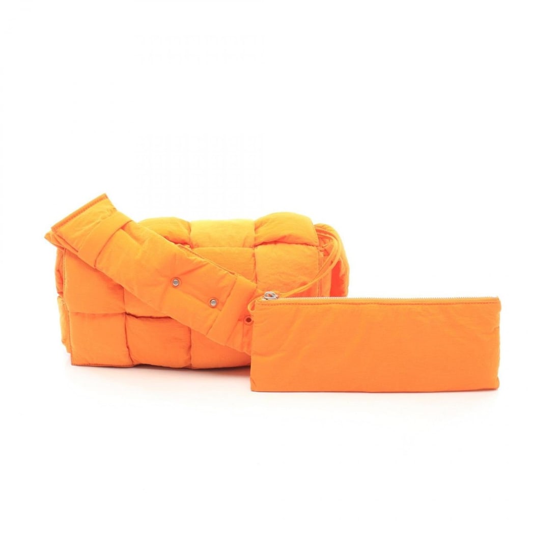 Bottega Veneta Padded Cassette Waist Bag/Body Bag/Handbag, Nylon, Men's/Women's, Orange, 679763: --- Catalog ---Category: SizeSize (HxWxD): 10cm x 17cm x 4.5cm / 3.93'' x 6.69'' x 1.77''Category: DesignType: Fanny pack, HandbagColor: OrangeGender: Men,WomenMaterial: Nylon Category: GeneralMPN: 67