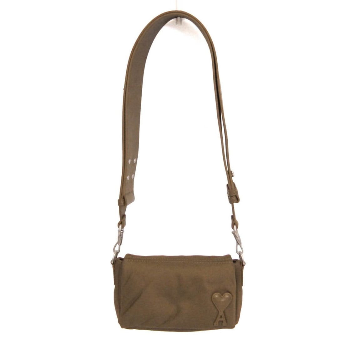 Ami Paris Marcel Lunchbox Bag ULL710 AW0001 Men,Women Nylon Shoulder Bag Brown: --- Catalog ---Category: SizeSize (HxWxD): 11cm x 18cm x 5cm / 4.33'' x 7.08'' x 1.96''Strap Length: 78cm - 130cm / 30.7'' - 51.18''Category: DesignType: Shoulder bagColor: BrownGender: Men,WomenClosu