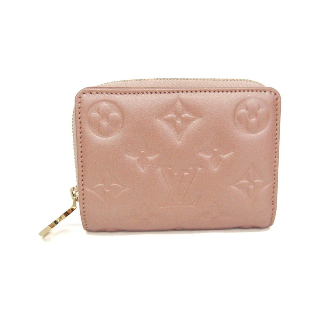 Louis Vuitton Coussin Lou Wallet M81996 Women's Lambskin Wallet (bi-fold) Rose Gold: --- Catalog ---Category: SizeWeight: 130g / 4.58oz.Size (HxWxD): 8cm x 11cm x 3cm / 3.14'' x 4.33'' x 1.18''Category: DesignType: Wallet (bi-fold)Color: Rose goldGender: WomenClosure: Snap fastenerMat