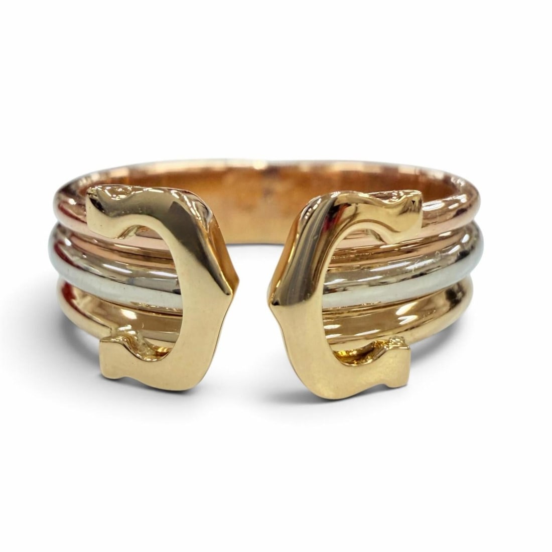 Cartier Double C 2C Ring 750 18K Three-Color Gold (Yellow Gold, White Pink Gold) Size 56 Weight 5.1g: --- Catalog ---Category: SizeUS Size: 8Brand Size: 56Category: DesignType: Band ringColor: Pink gold, White gold, Yellow goldGender: Men,WomenMaterial: Pink gold (18K), White gold (18K), Yellow gold (