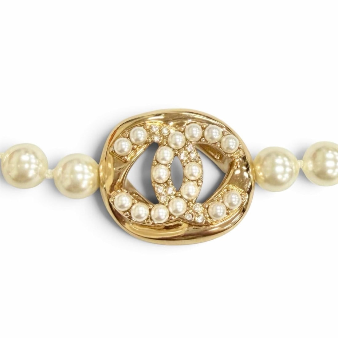 CHANEL B24A ABD727 Coco Mark Pearl Choker Necklace, Gold, Made in Italy, Women's Accessory: --- Catalog ---Category: SizePendant Size: 22mm x 25mm / 0.86'' x 0.98''Neck Circumference: 29 cm - 37 cm / 11.41'' - 14.56''Category: DesignColor: GoldGender: WomenNecklace Type: ChokerCategory: Gene