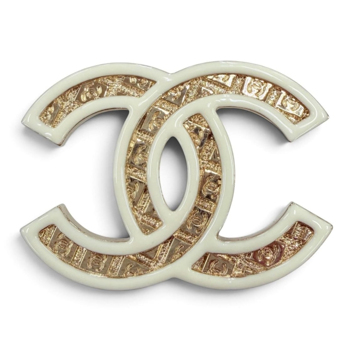 CHANEL B24C ABC396 Metal Coco Mark Brooch, Gold and Ivory, Made in Italy, Women's, with Box Dust: --- Catalog ---Category: SizeSize (HxWxD): 4cm x 5.5cm / 1.57'' x 2.16''Category: DesignType: BroochColor: Gold, IvoryGender: WomenMaterial: MetalCategory: GeneralBrand: ChanelCountry of Origin: Italy