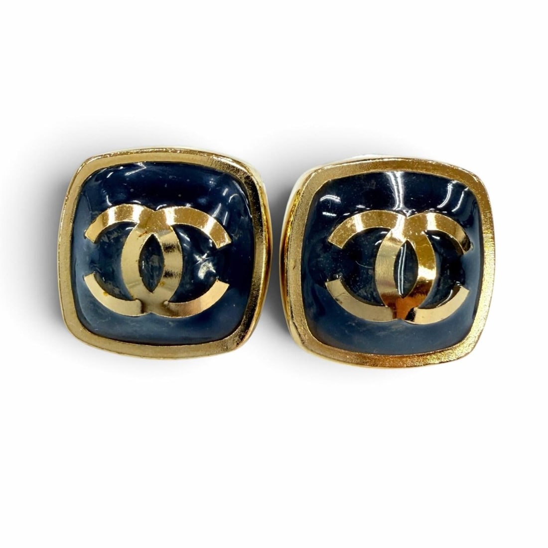 CHANEL L22 Metal Coco Mark Square Earrings, Gold and Gray, Made in France, Women's.: --- Catalog ---Category: SizeSize (HxWxD): 15.00mm x 15.00mm / 0.59'' x 0.59''Category: DesignType: Stud earringsColor: Gold, GrayGender: WomenMaterial: MetalCategory: GeneralMPN: L22Brand: ChanelCoun